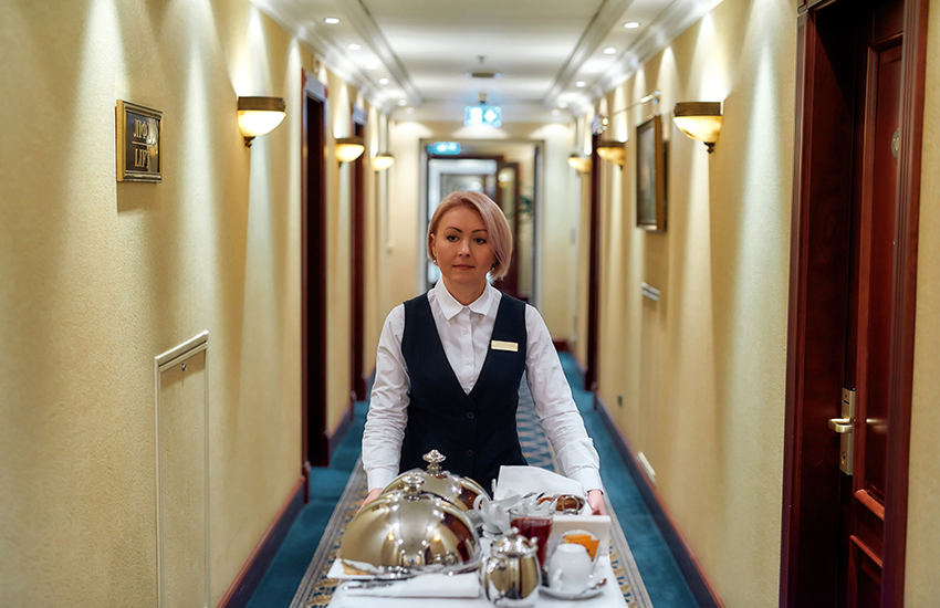 How much should you tip room service
